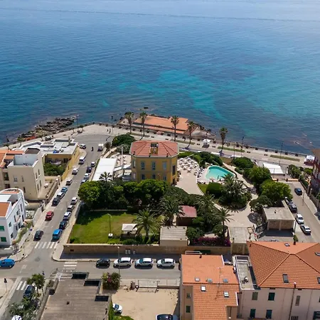 Superior Elegante Terrazza & Parcheggio Privato - E Vicino Al Mare Apartmán